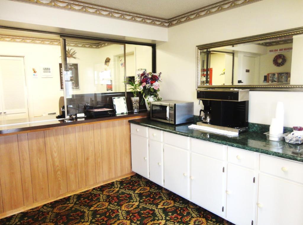 Budget Inn Daleville Екстериор снимка